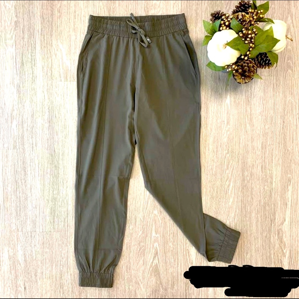 mono b Women’s Olive Joggers Size M
